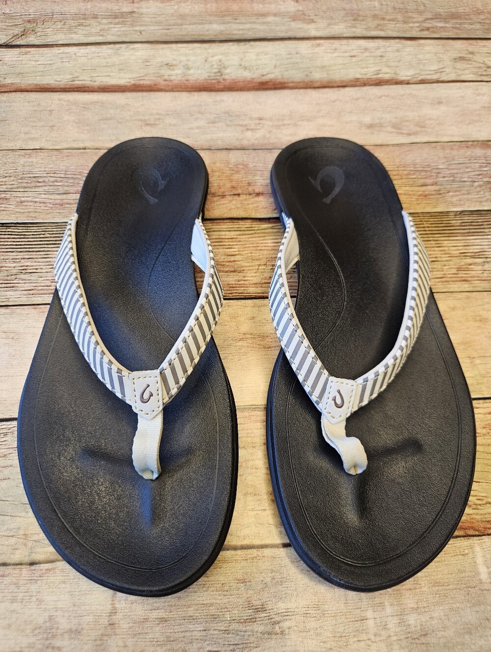 OluKai Ho'opio women's beach sandals